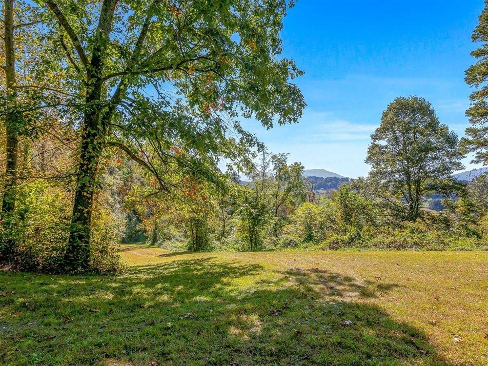 237 Ratcliff Cove Rd., Waynesville, NC 28786